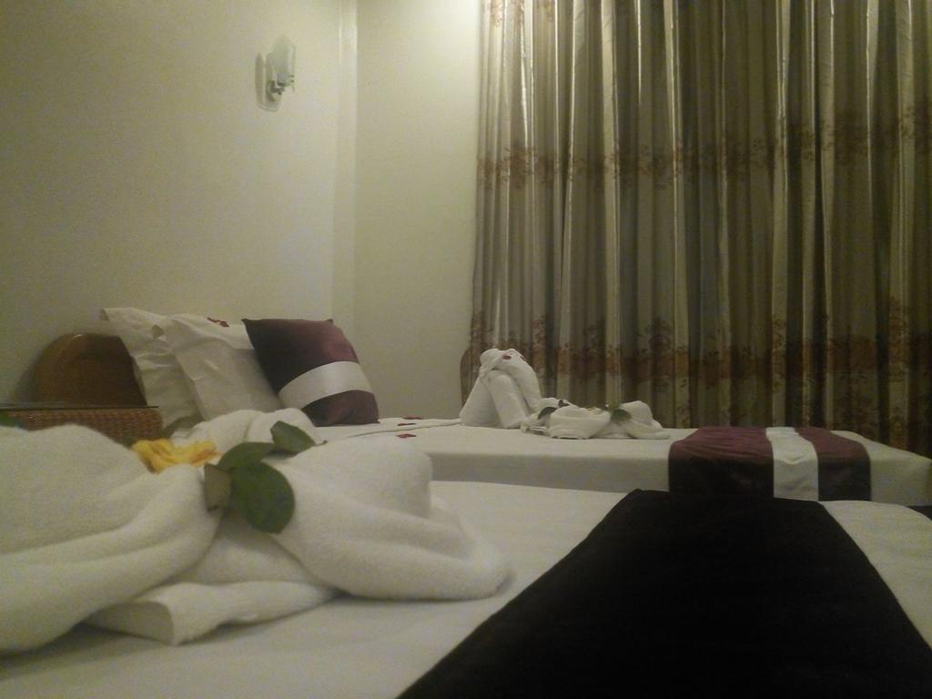 Golden Dream Hotel Mandalay Buitenkant foto
