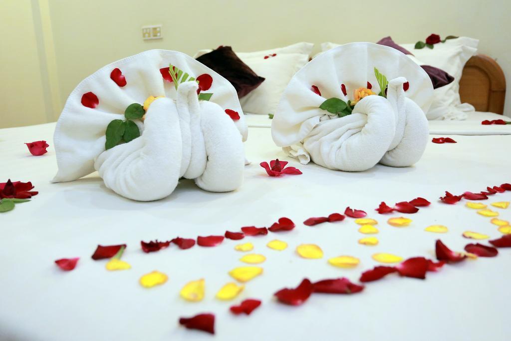 Golden Dream Hotel Mandalay Buitenkant foto